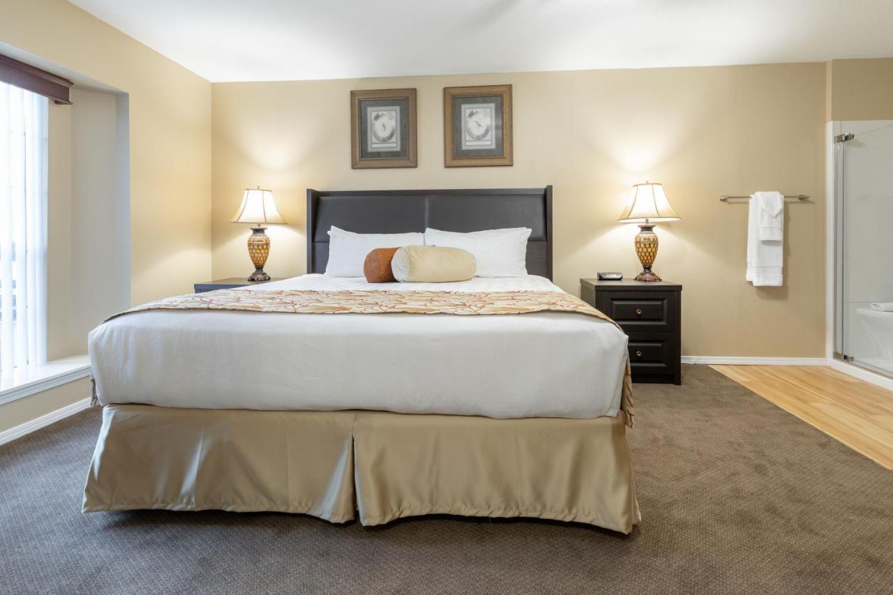 Surrey Vacation By Capital Vacations Hotel